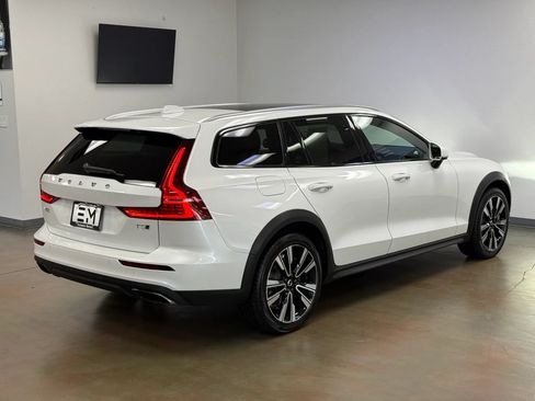 Used 2020 Volvo V60 T5 Cross Country AWD/4WD image 7