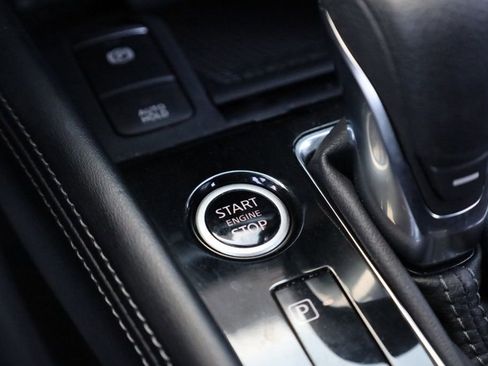 Used 2023 Nissan Kicks SR image 39