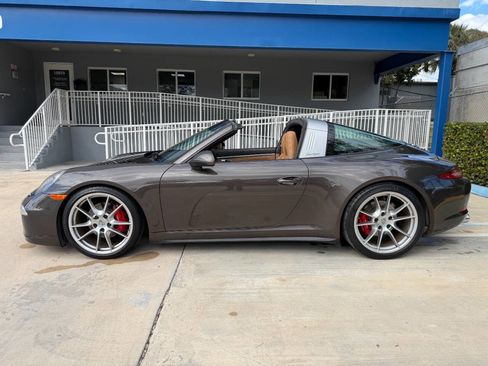 Used 2015 Porsche 911 Targa 4 image 2
