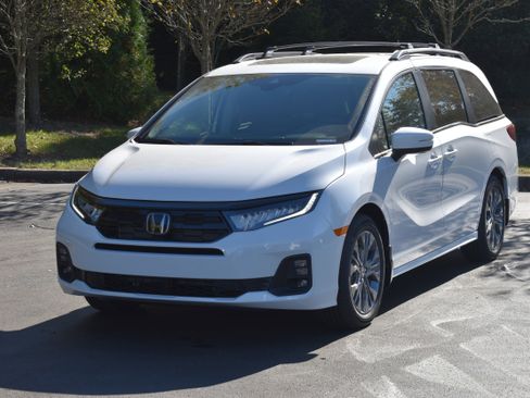 New 2026 Honda Odyssey Touring image 3
