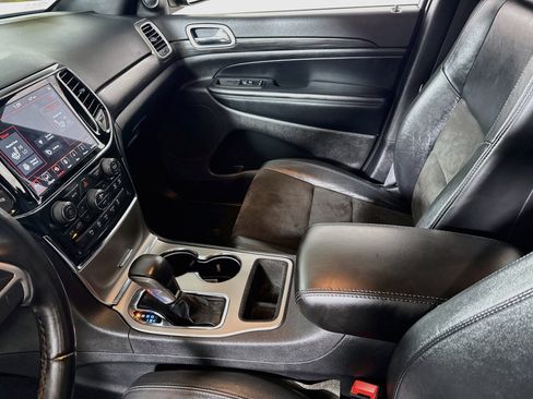Used 2021 Jeep Grand Cherokee Laredo X AWD/4WD image 24