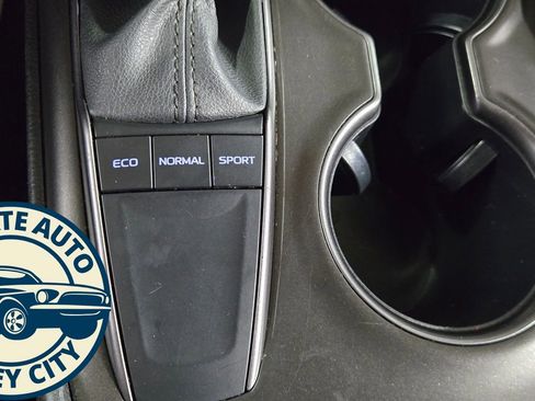 Used 2024 Toyota Camry SE image 16