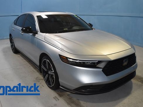 Used 2025 Honda Accord Sport image 1