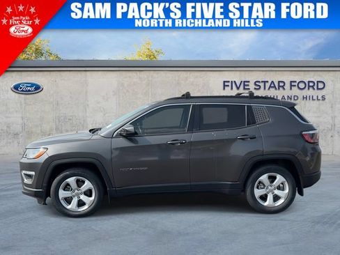 Used 2019 Jeep Compass Latitude w/ Cold Weather Group FWD image 6