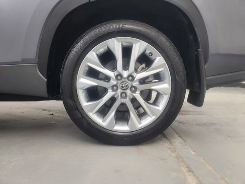 Used 2023 Toyota Highlander Limited image 11