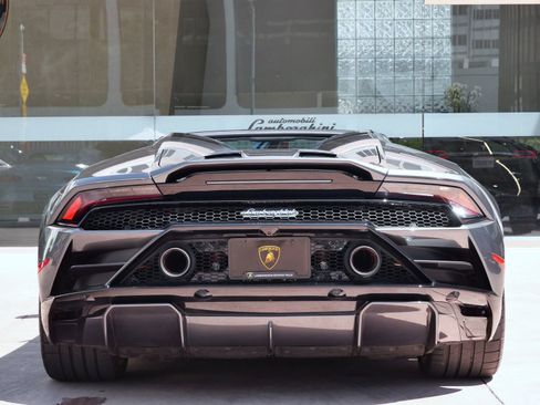 Used 2021 Lamborghini Huracan EVO RWD image 5