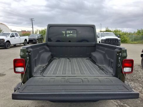 Used 2023 Jeep Gladiator Mojave AWD/4WD image 11