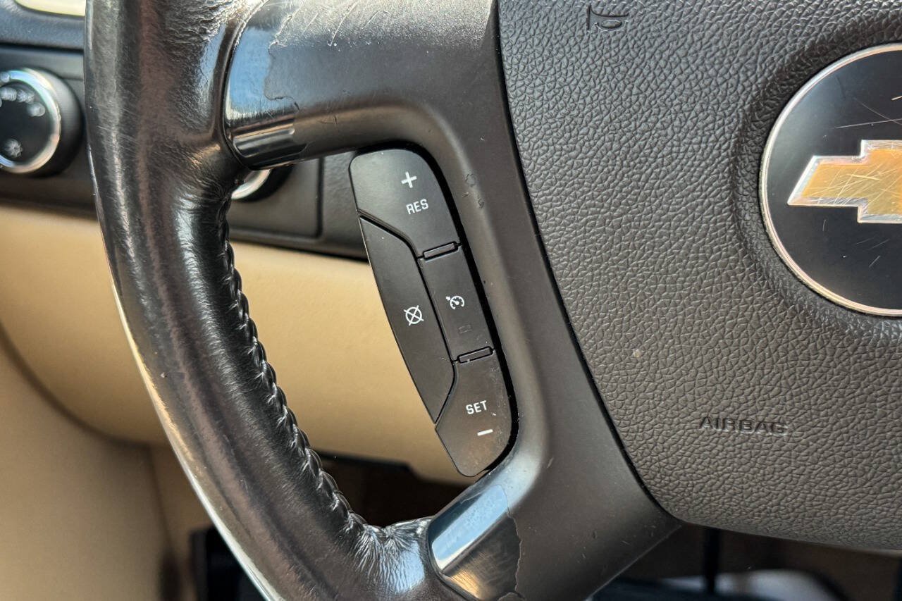 Used 2007 Chevrolet Suburban 2500 LT AWD/4WD image 25