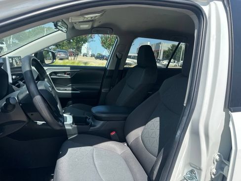 Used 2023 Toyota RAV4 XLE FWD image 14