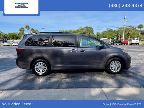 Used 2017 Toyota Sienna XLE Premium FWD image 4