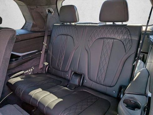 New 2026 BMW X7 M60i image 18