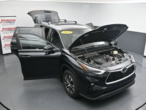 Used 2023 Toyota Highlander XLE FWD image 42