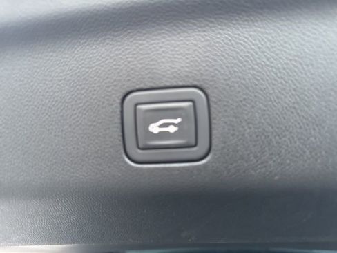 Used 2024 Chevrolet Tahoe Premier w/ Advanced Technology Package image 9