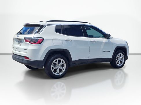 Used 2024 Jeep Compass Latitude AWD/4WD image 8