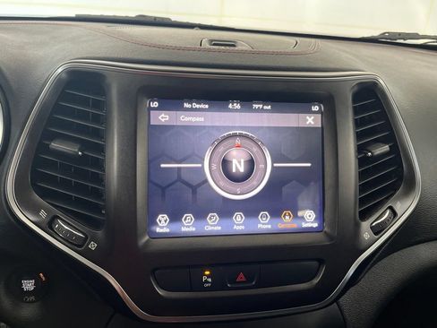 Used 2019 Jeep Cherokee Trailhawk AWD/4WD image 70