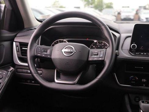 Used 2025 Nissan Rogue SV AWD/4WD image 23
