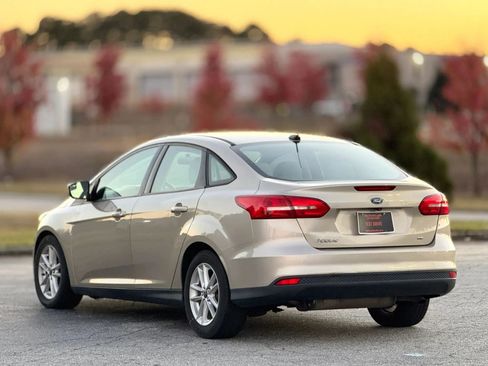 Used 2017 Ford Focus SE w/ Cold Weather Package image 10