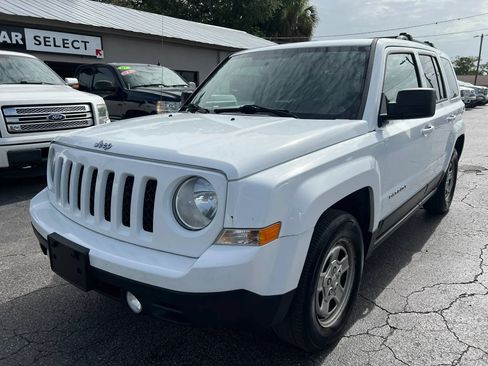 Used 2017 Jeep Patriot Sport w/ Power Value Group FWD image 2