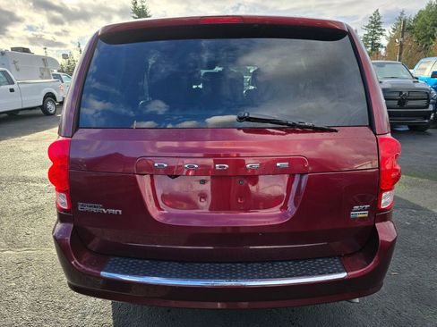 Used 2019 Dodge Grand Caravan SXT image 4