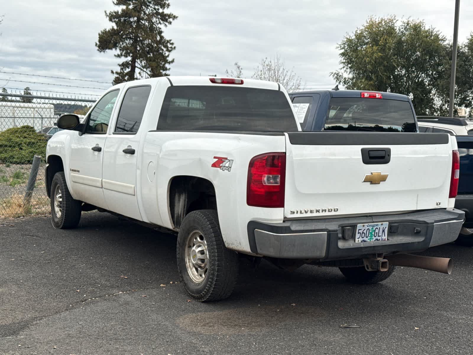 Used 2007 Chevrolet Silverado 2500 LT w/ Suspension Package, Off-Road AWD/4WD image 6