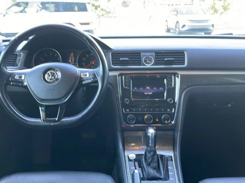 Used 2017 Volkswagen Passat 1.8T SE FWD image 9