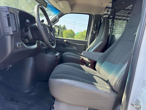 Used 2025 GMC Savana 2500 RWD image 14