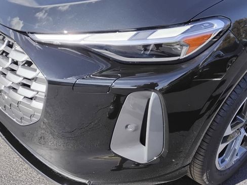 Used 2025 Audi Q5 Premium w/ Convenience Package image 8