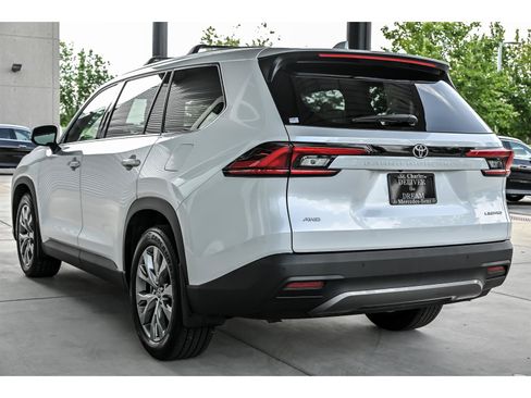 Used 2024 Toyota Grand Highlander AWD image 6
