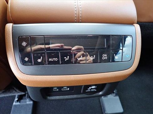 Used 2023 Nissan Pathfinder Platinum AWD/4WD image 11