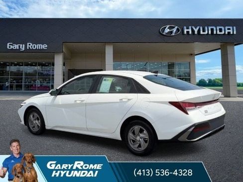 Certified 2025 Hyundai Elantra SE FWD image 6