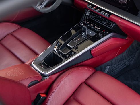 Certified 2022 Porsche 911 Turbo S AWD/4WD image 38