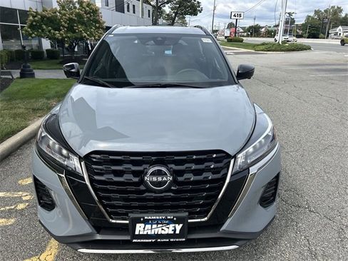 Certified 2024 Nissan Kicks SR image 3