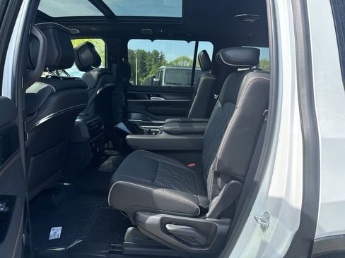 New 2026 Jeep Grand Wagoneer Summit AWD/4WD image 27