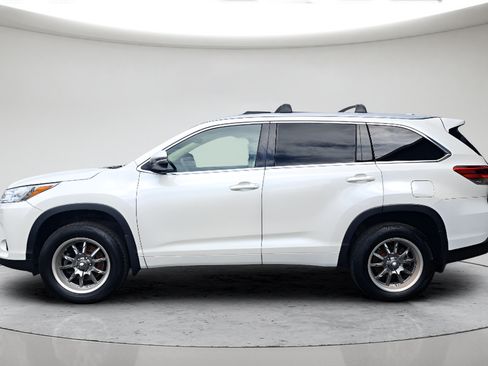 Used 2017 Toyota Highlander XLE AWD/4WD image 6