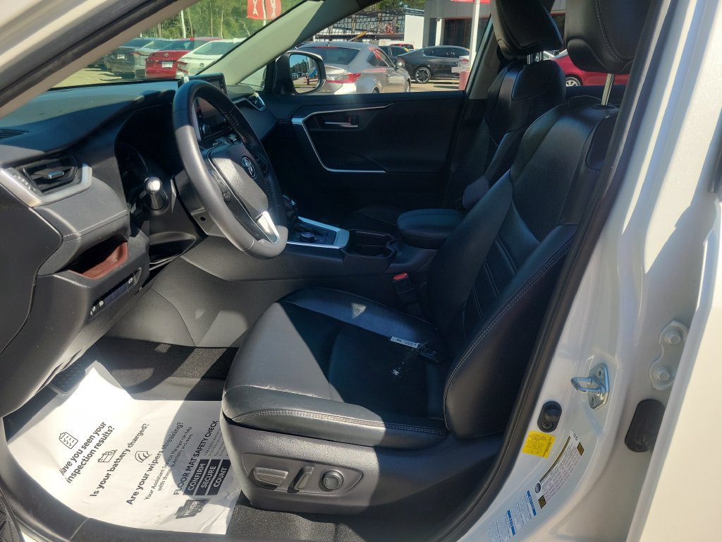 Used 2019 Toyota RAV4 Limited w/ Carpet Mat Package AWD/4WD image 13