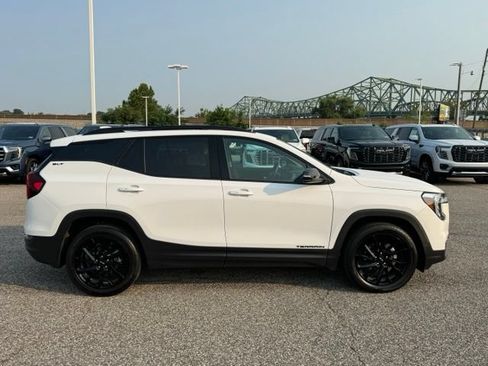 Used 2024 GMC Terrain SLT w/ Infotainment Package II AWD/4WD image 7