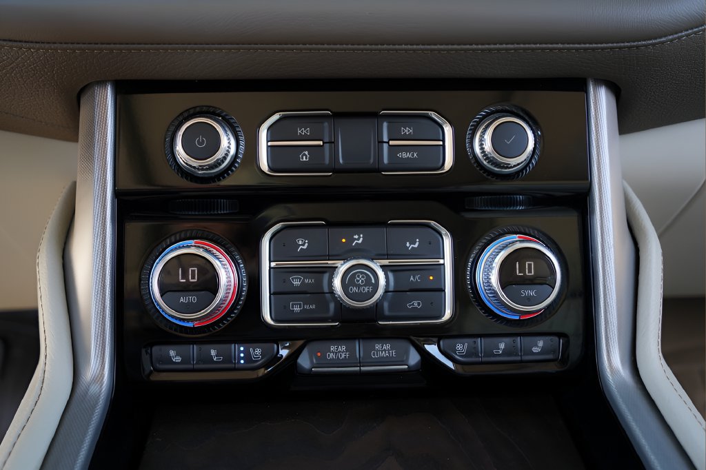 Used 2022 GMC Yukon Denali RWD image 16