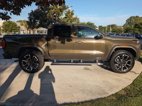 Used 2023 GMC Canyon Denali AWD/4WD image 10