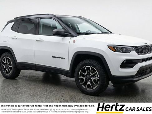 Used 2025 Jeep Compass Trailhawk AWD/4WD image 1