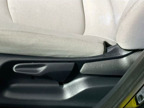 Used 2025 Toyota Corolla Cross L image 15