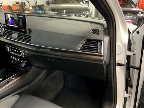 Certified 2025 Audi Q5 2.0T Premium image 18