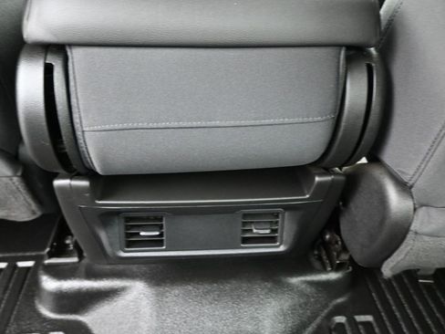 Used 2020 GMC Sierra 2500 4x4 Crew Cab w/ Fleet Convenience Package image 18