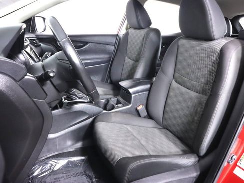 Used 2019 Nissan Rogue Sport SV w/ All-Weather Package FWD image 33