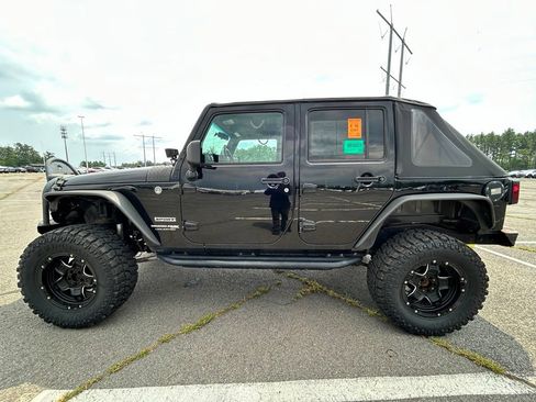 Used 2018 Jeep Wrangler Unlimited Sport w/ Connectivity Group AWD/4WD image 3