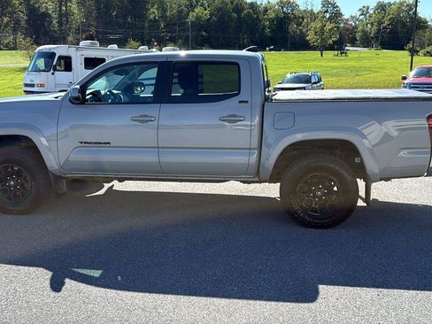 Used 2019 Toyota Tacoma SR5 AWD/4WD image 6
