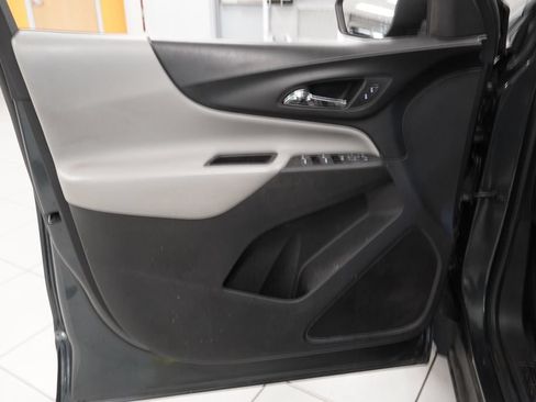Used 2020 Chevrolet Equinox LS FWD image 17