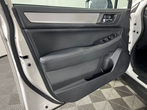 Used 2017 Subaru Outback 2.5i Premium image 10