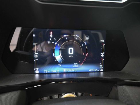 Used 2023 Chevrolet Colorado Z71 w/ Z71 Convenience Package 2 AWD/4WD image 7