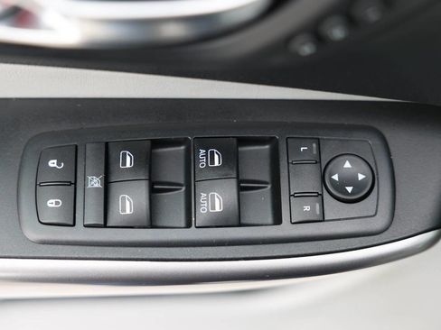 Used 2019 Jeep Cherokee Limited AWD/4WD image 21