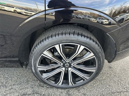 Certified 2023 Volvo XC60 B6 Ultimate w/ Climate Package image 11